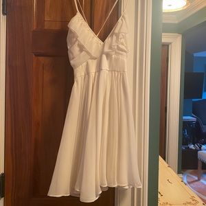 White type up back dress makes adjustable